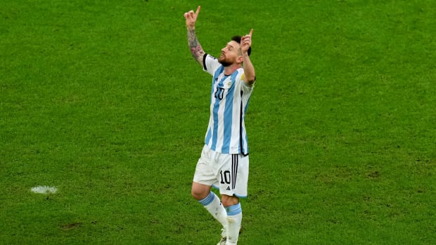 Leo Messi anota ante Holanda